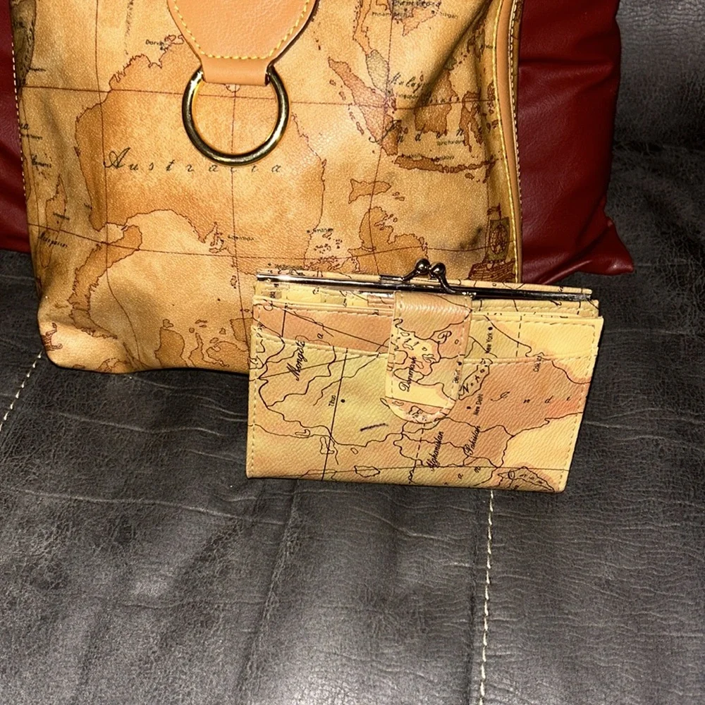 Alviero Martini 1A Classe Geo World Map Shoulder Bag Purse Coated Canvas Leather - Picture 2 of 16